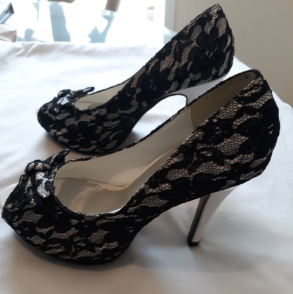 Lasonia Elegant Black and White Lace Heels - Picture 4 of 4